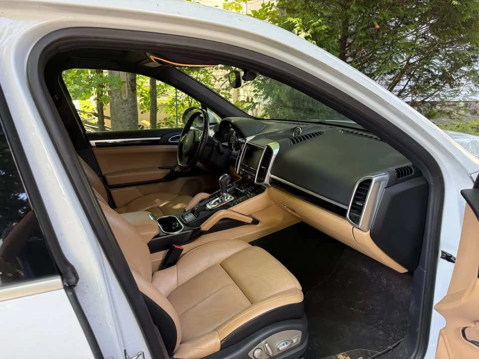 2014 Porsche 958 Cayenne - Image 14 of 20