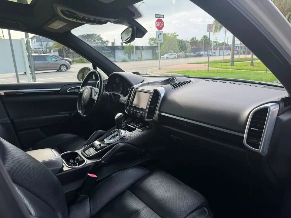 2014 Porsche 958 Cayenne - Image 6 of 17