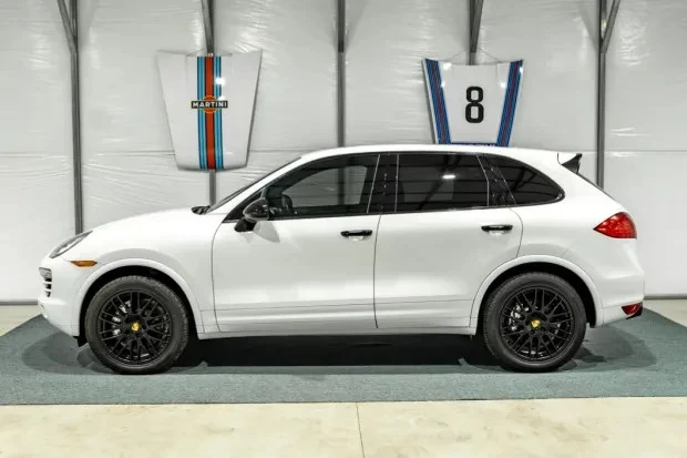 2014 Porsche 958 Cayenne - Image 2 of 15