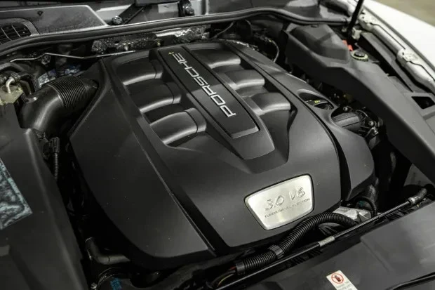 2014 Porsche 958 Cayenne - Image 4 of 15