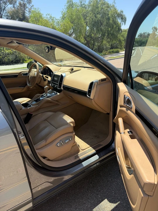 2014 Porsche 958 Cayenne - Image 9 of 16