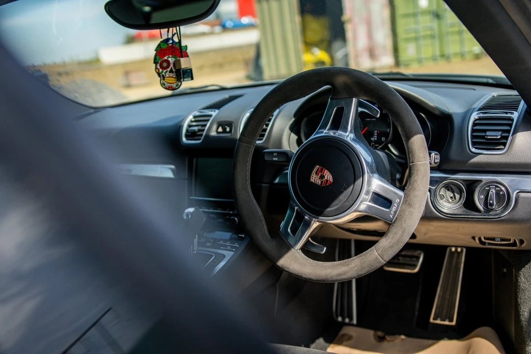 2014 Porsche 981 Cayman - Image 2 of 30