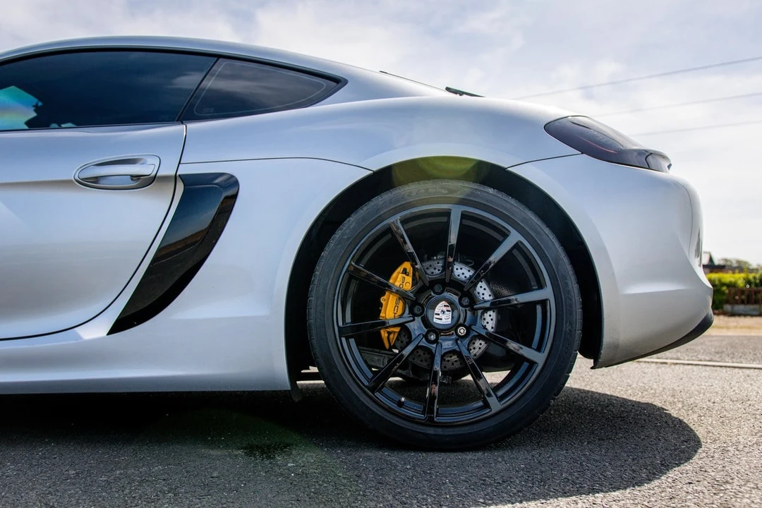 2014 Porsche 981 Cayman - Image 18 of 30