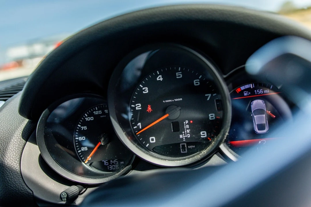 2014 Porsche 981 Cayman - Image 27 of 30