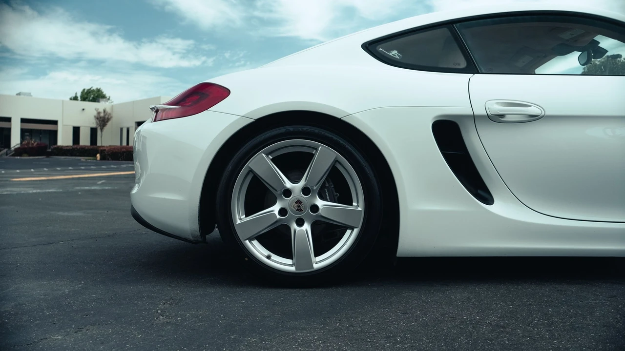 2014 Porsche 981 Cayman - Image 5 of 31