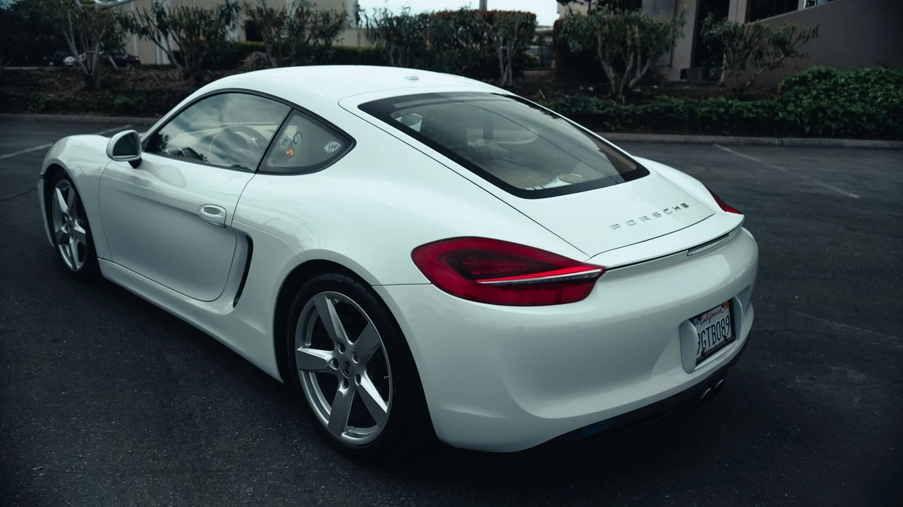 2014 Porsche 981 Cayman - Image 29 of 31