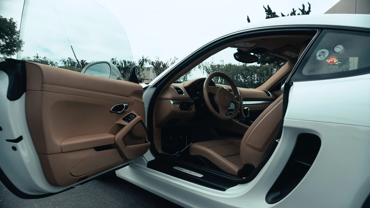 2014 Porsche 981 Cayman - Image 28 of 31
