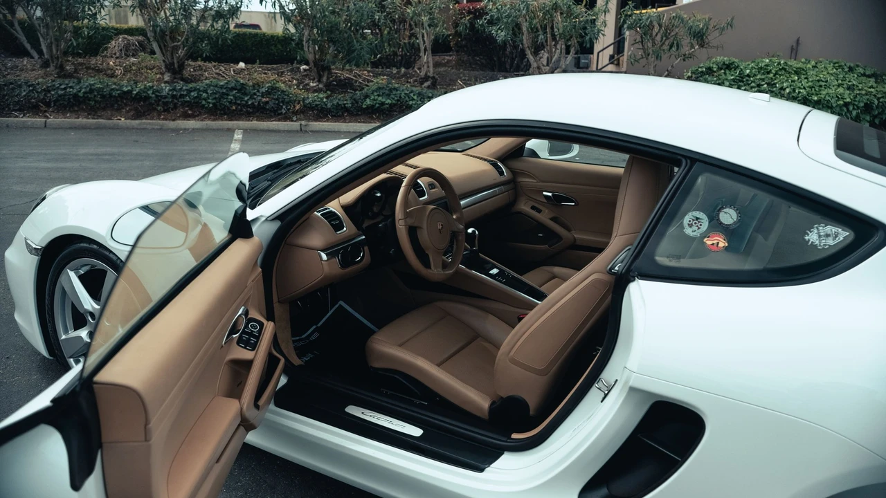 2014 Porsche 981 Cayman - Image 27 of 31