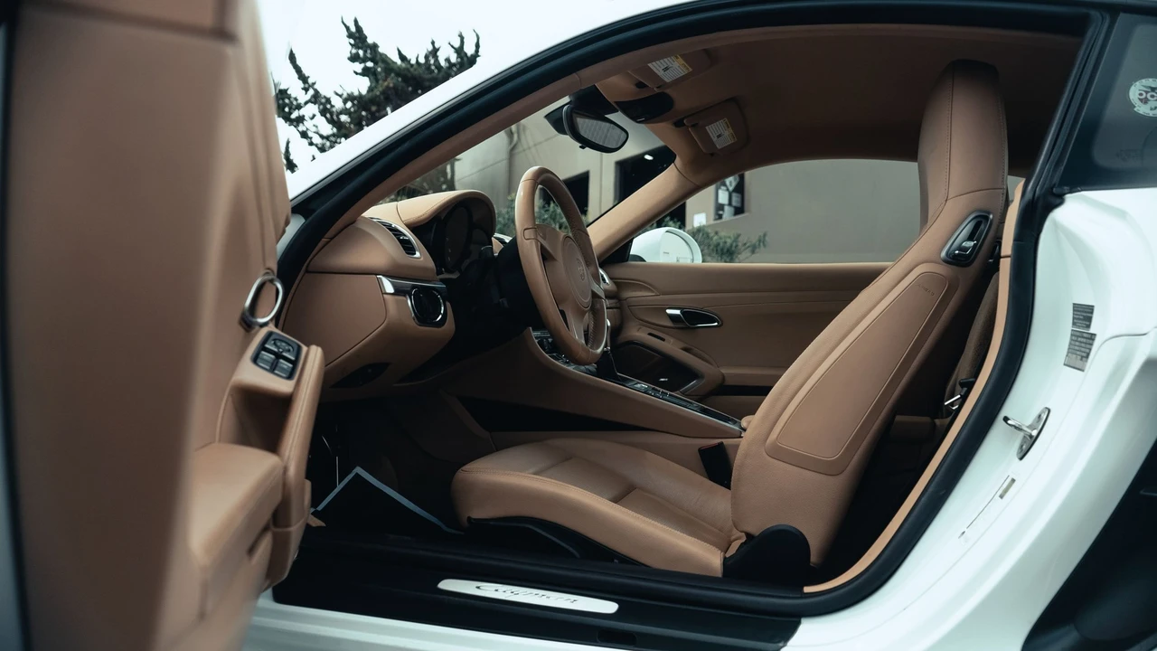2014 Porsche 981 Cayman - Image 26 of 31