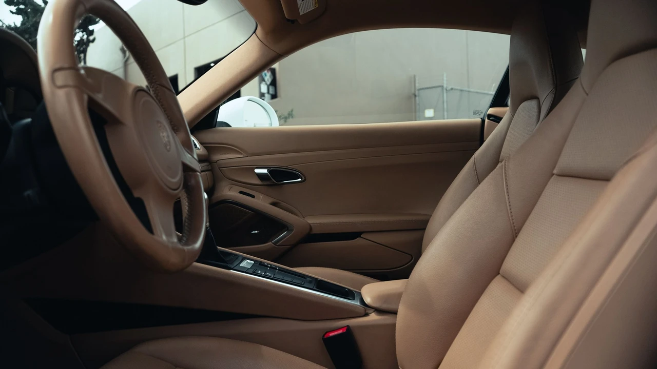 2014 Porsche 981 Cayman - Image 25 of 31