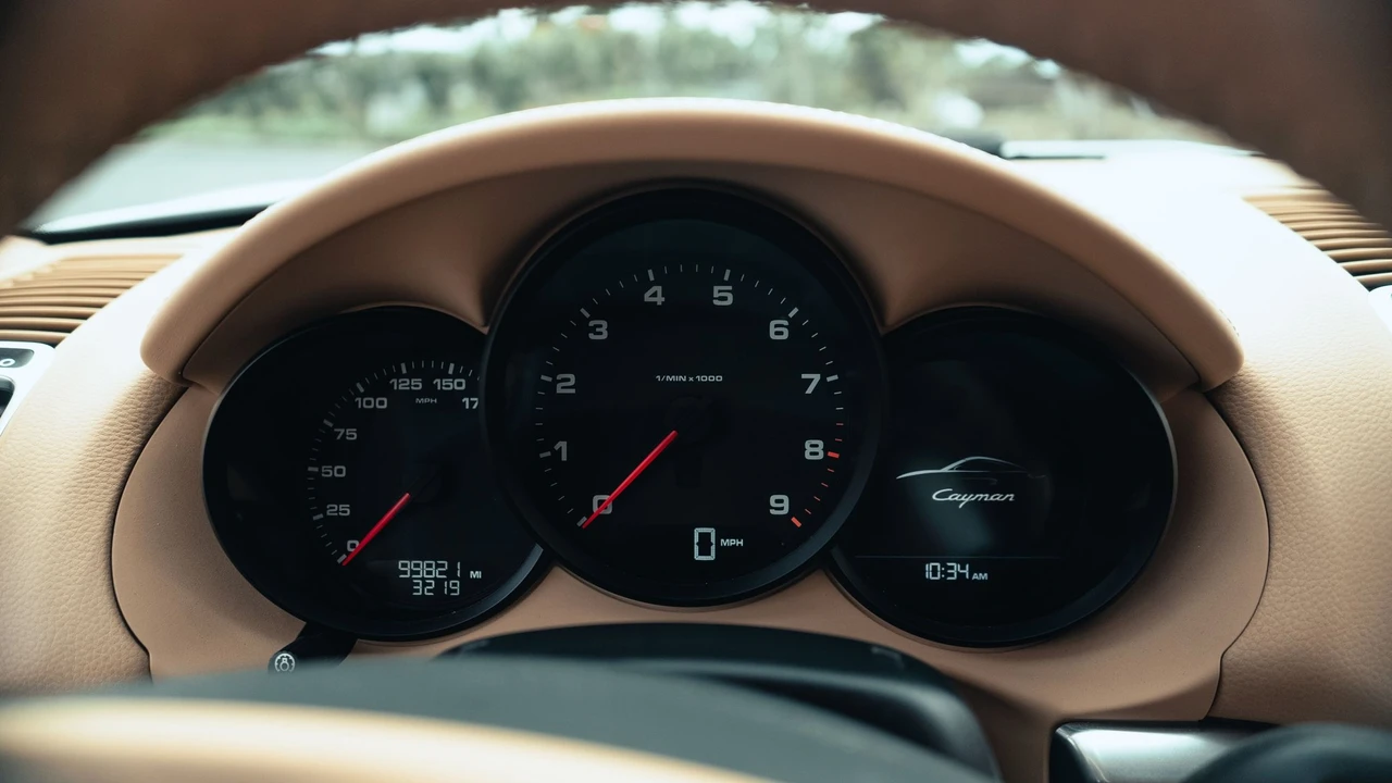 2014 Porsche 981 Cayman - Image 21 of 31