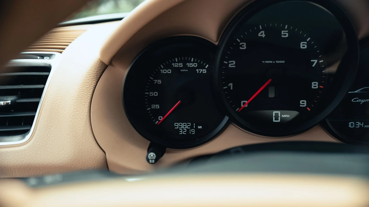 2014 Porsche 981 Cayman - Image 20 of 31