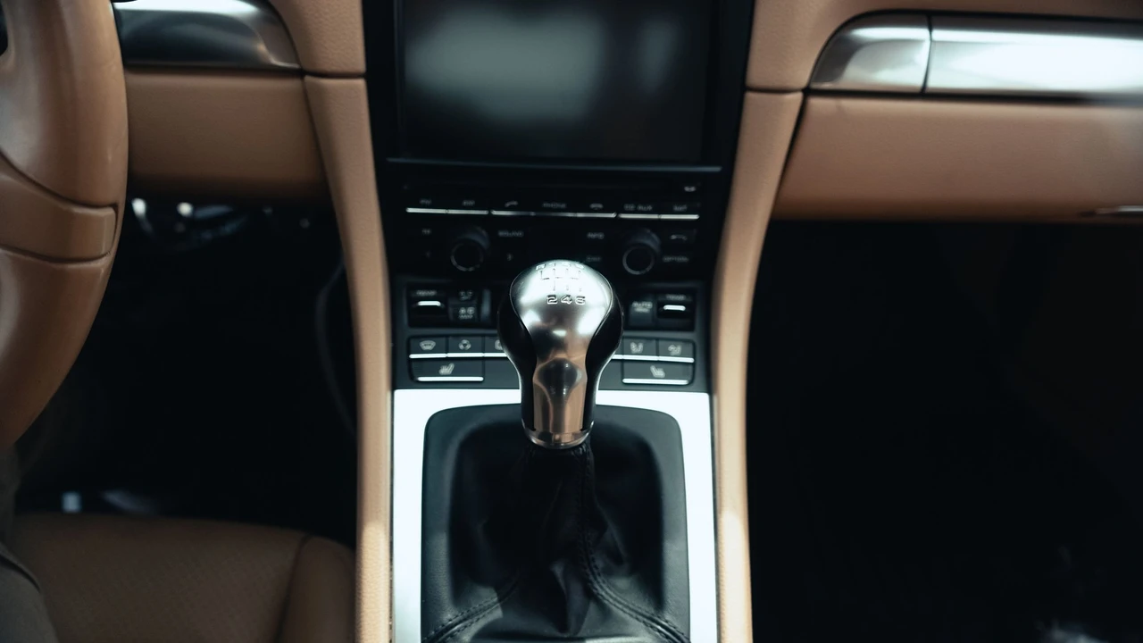 2014 Porsche 981 Cayman - Image 18 of 31