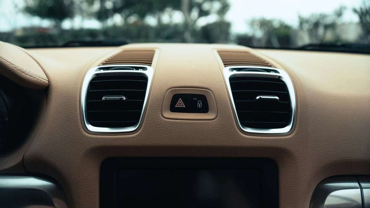 2014 Porsche 981 Cayman - Image 15 of 31