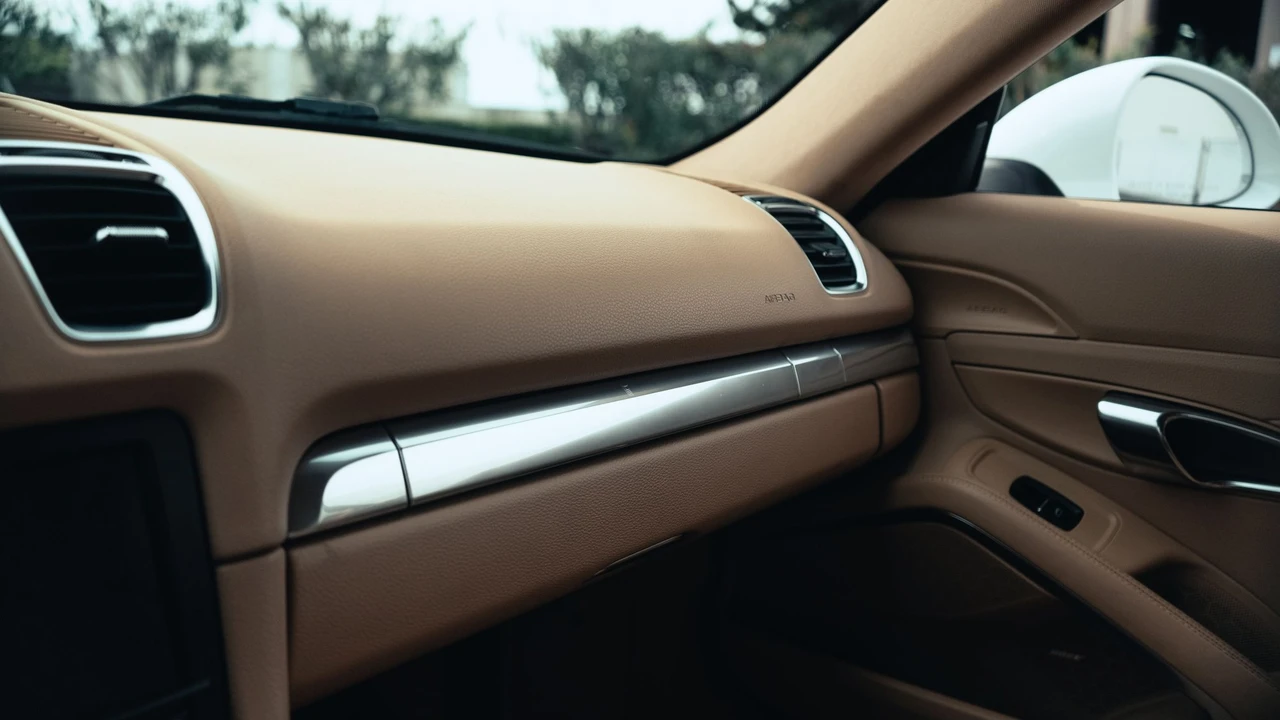 2014 Porsche 981 Cayman - Image 14 of 31