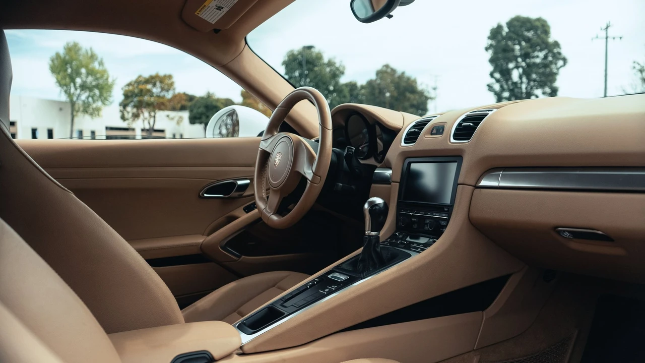 2014 Porsche 981 Cayman - Image 11 of 31