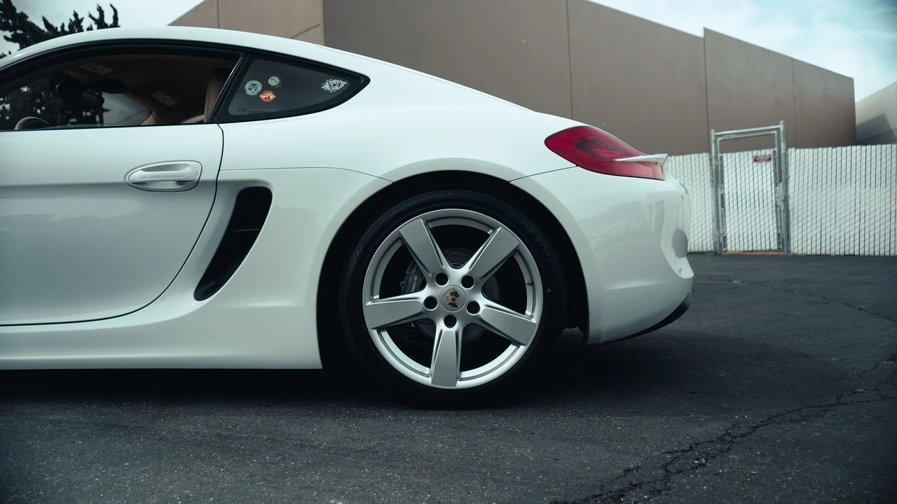 2014 Porsche 981 Cayman - Image 3 of 31