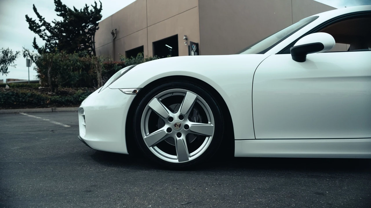 2014 Porsche 981 Cayman - Image 2 of 31
