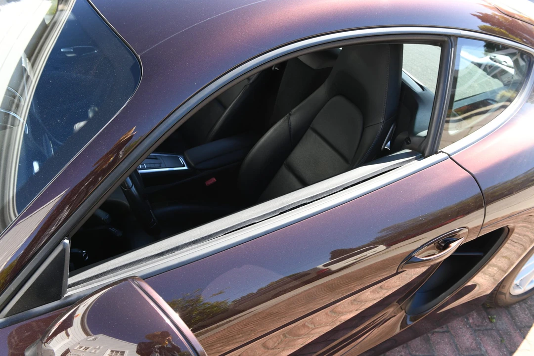 2014 Porsche 981 Cayman - Image 28 of 31