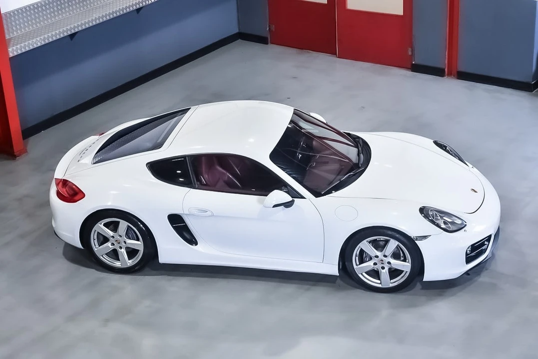 2015 Porsche 981 Cayman - Image 19 of 30