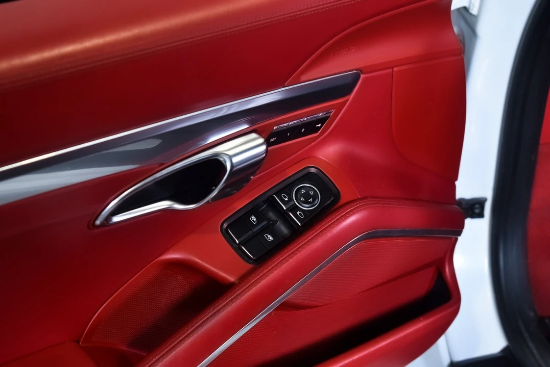 2015 Porsche 981 Cayman - Image 28 of 30