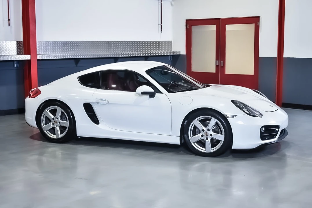 2015 Porsche 981 Cayman - Image 13 of 30