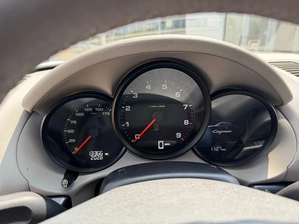 2014 Porsche 981 Cayman - Image 8 of 17
