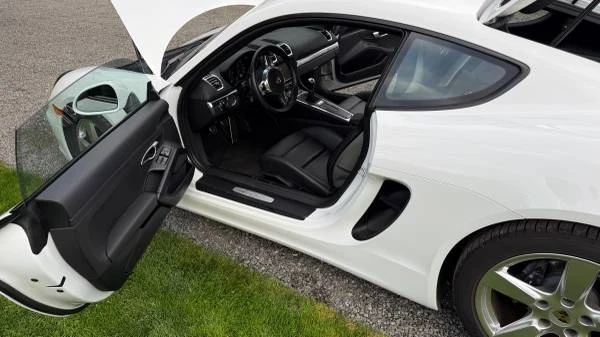 2014 Porsche 981 Cayman - Image 7 of 12