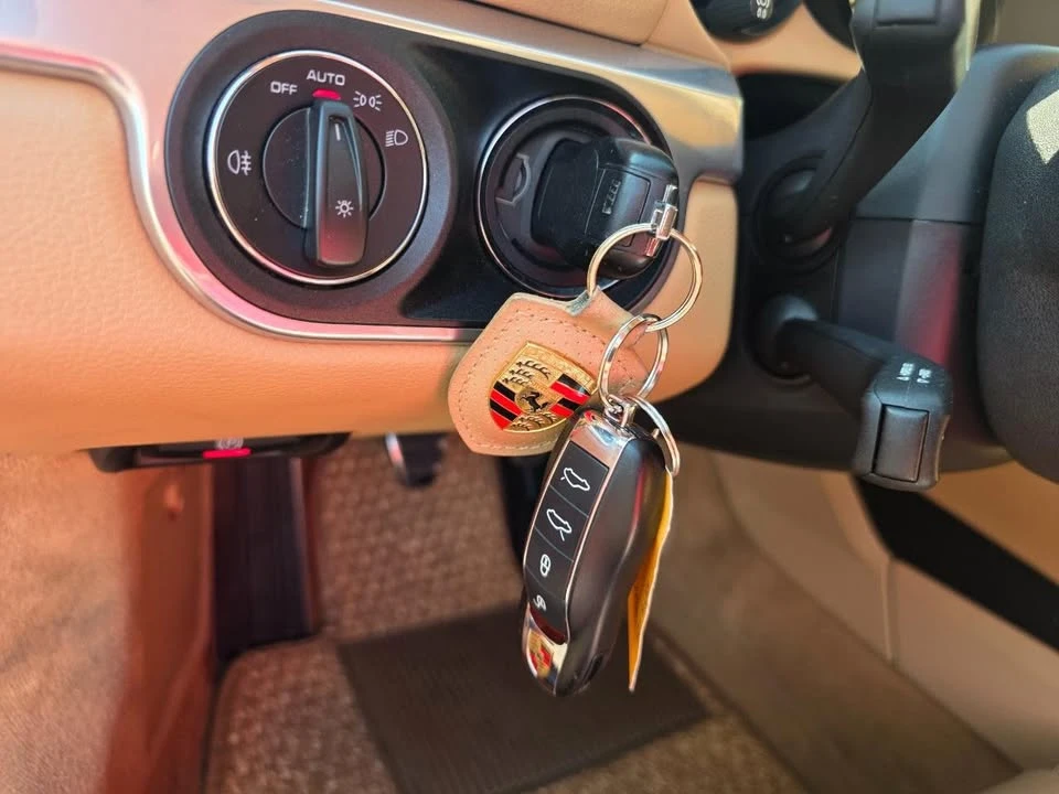 2014 Porsche 981 Cayman - Image 16 of 20