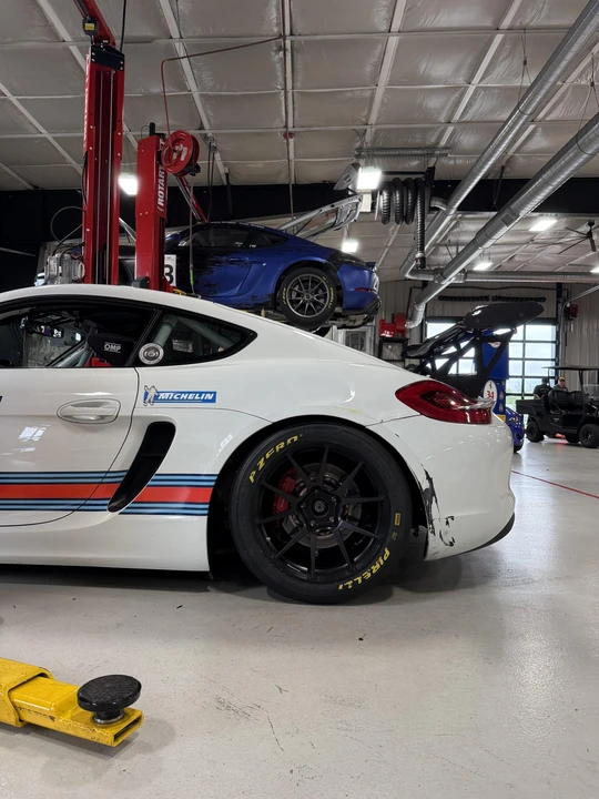 2014 Porsche 981 Cayman - Image 18 of 31