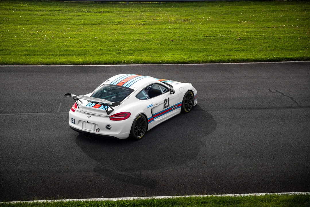2014 Porsche 981 Cayman - Image 8 of 31