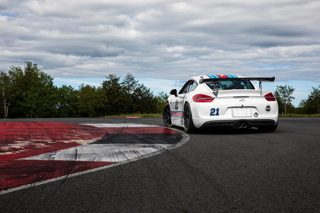 2014 Porsche 981 Cayman - Image 11 of 31