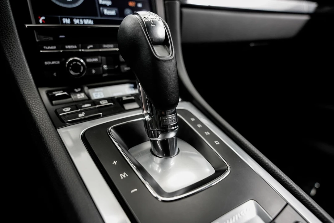 2014 Porsche 981 Cayman S - Image 13 of 31