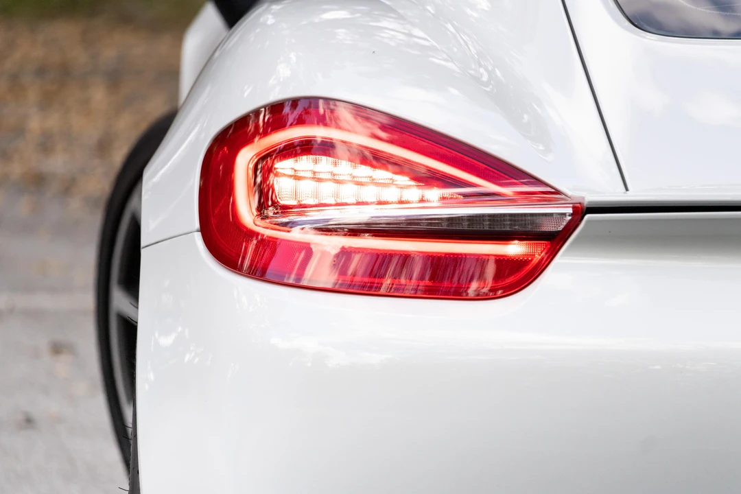 2014 Porsche 981 Cayman S - Image 24 of 31