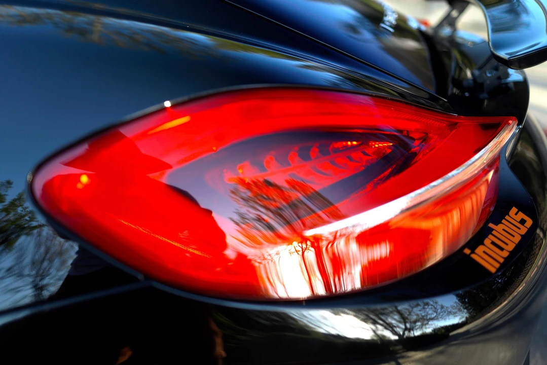 2014 Porsche 981 Cayman - Image 26 of 31