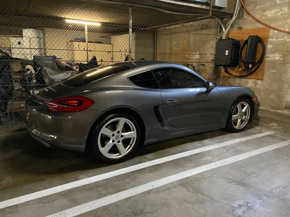 2014 Porsche 981 Cayman - Image 2 of 8