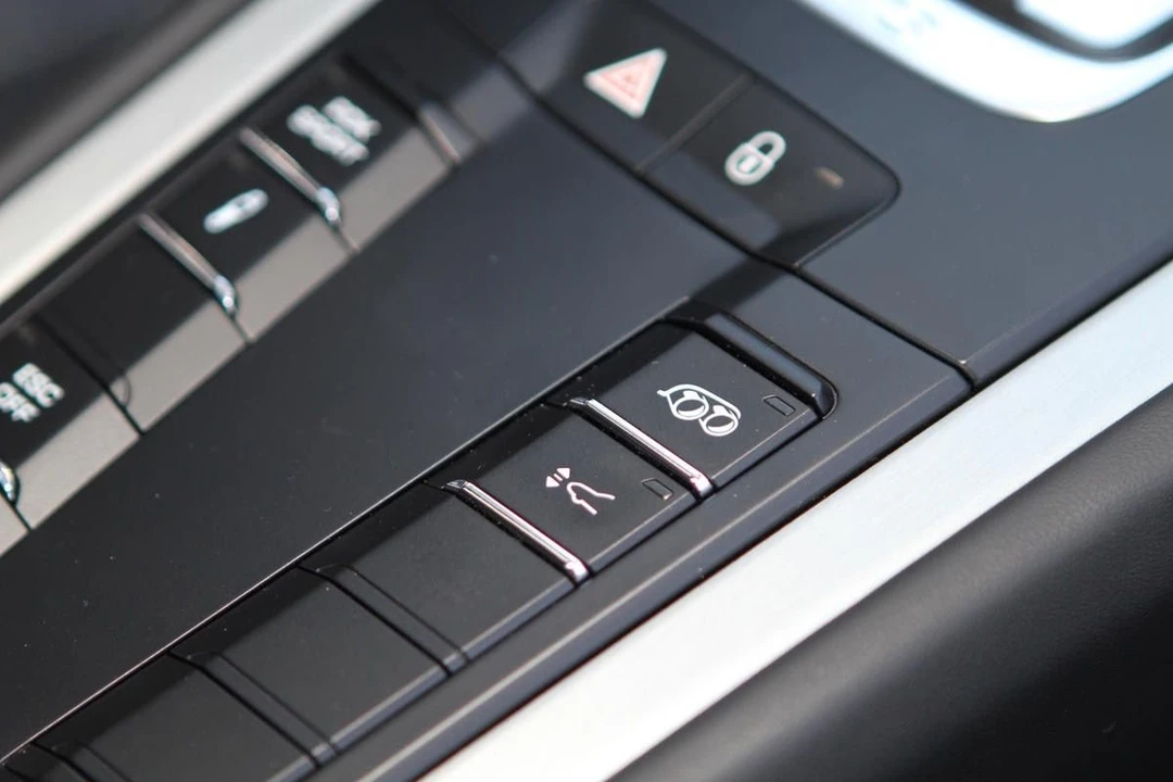 2014 Porsche 991 GT3 - Image 25 of 31