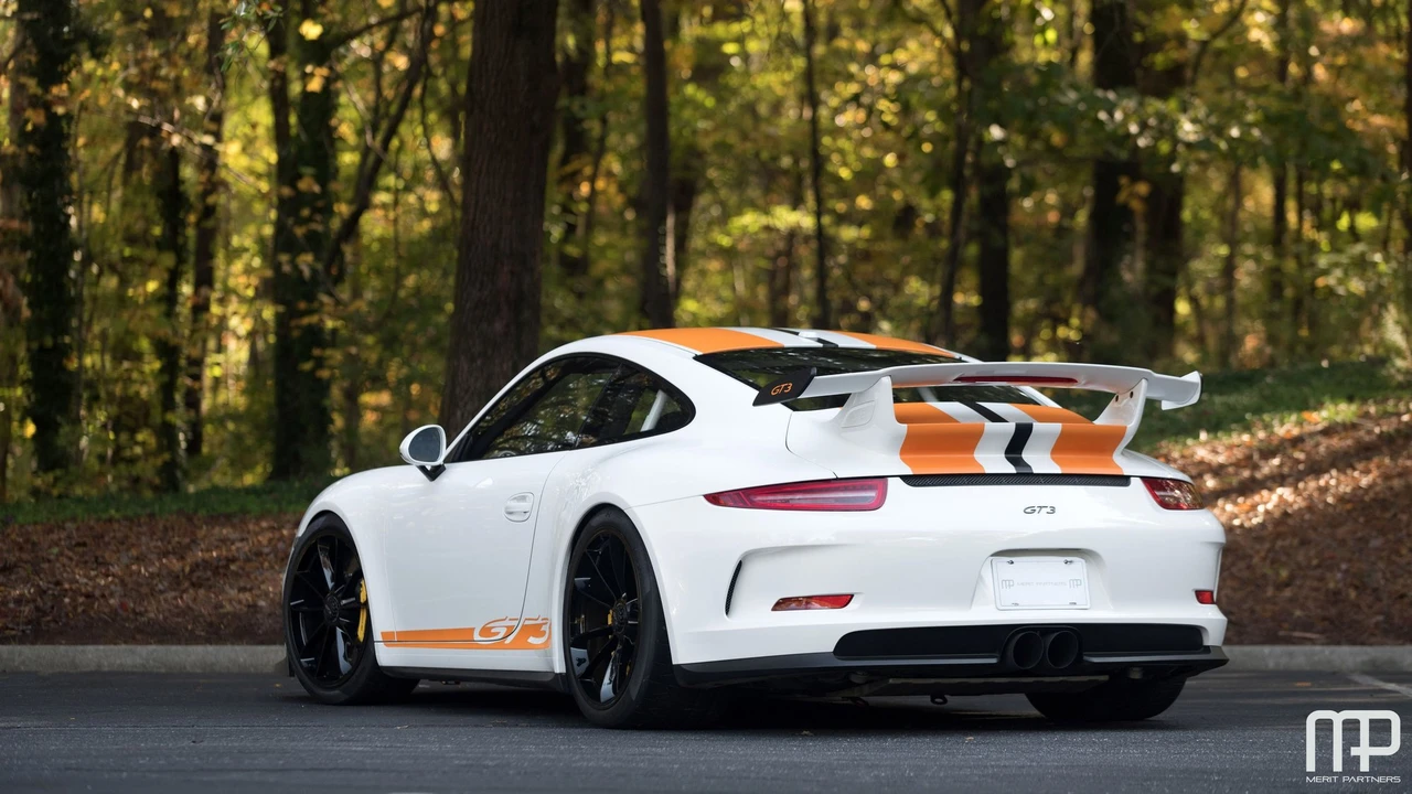 2014 Porsche 991 GT3 - Image 14 of 31