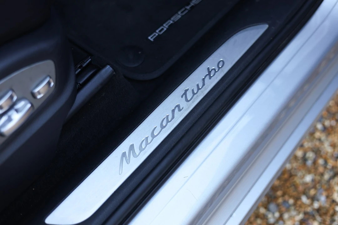 2014 Porsche Macan Turbo - Image 28 of 30