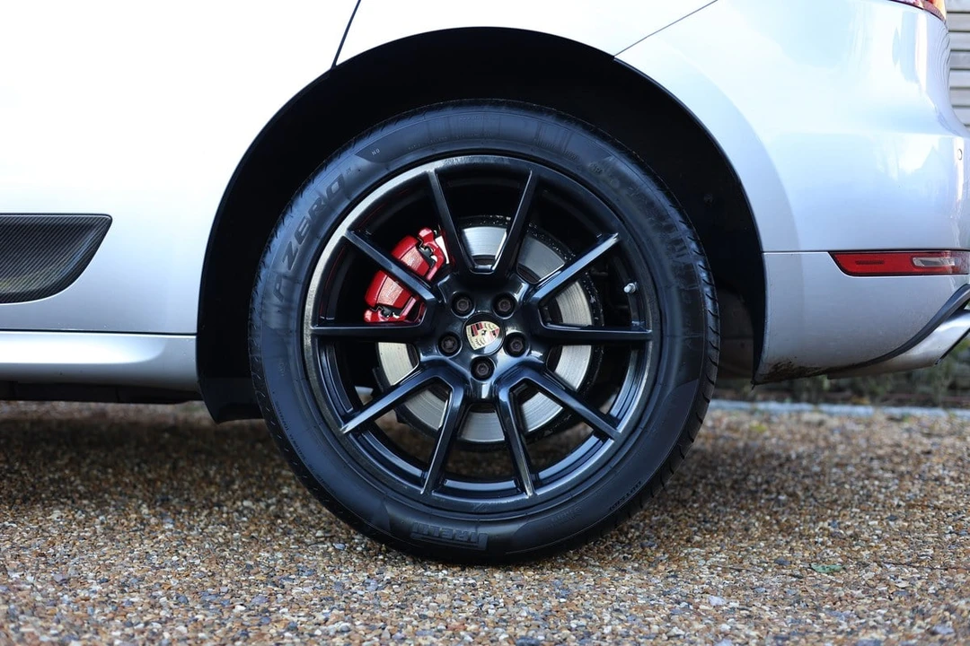 2014 Porsche Macan Turbo - Image 16 of 30