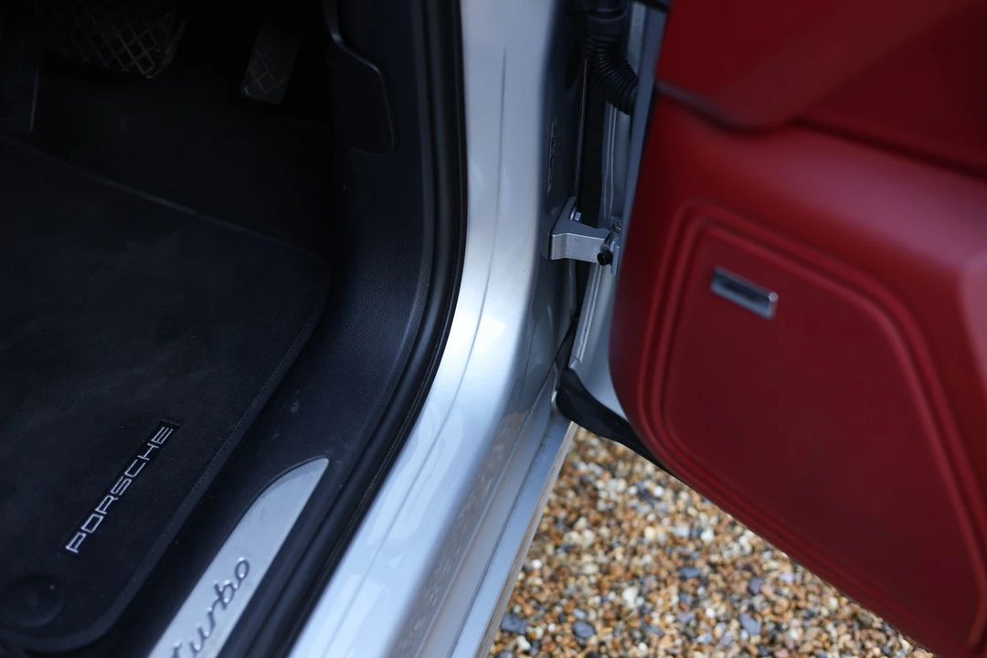 2014 Porsche Macan Turbo - Image 23 of 30