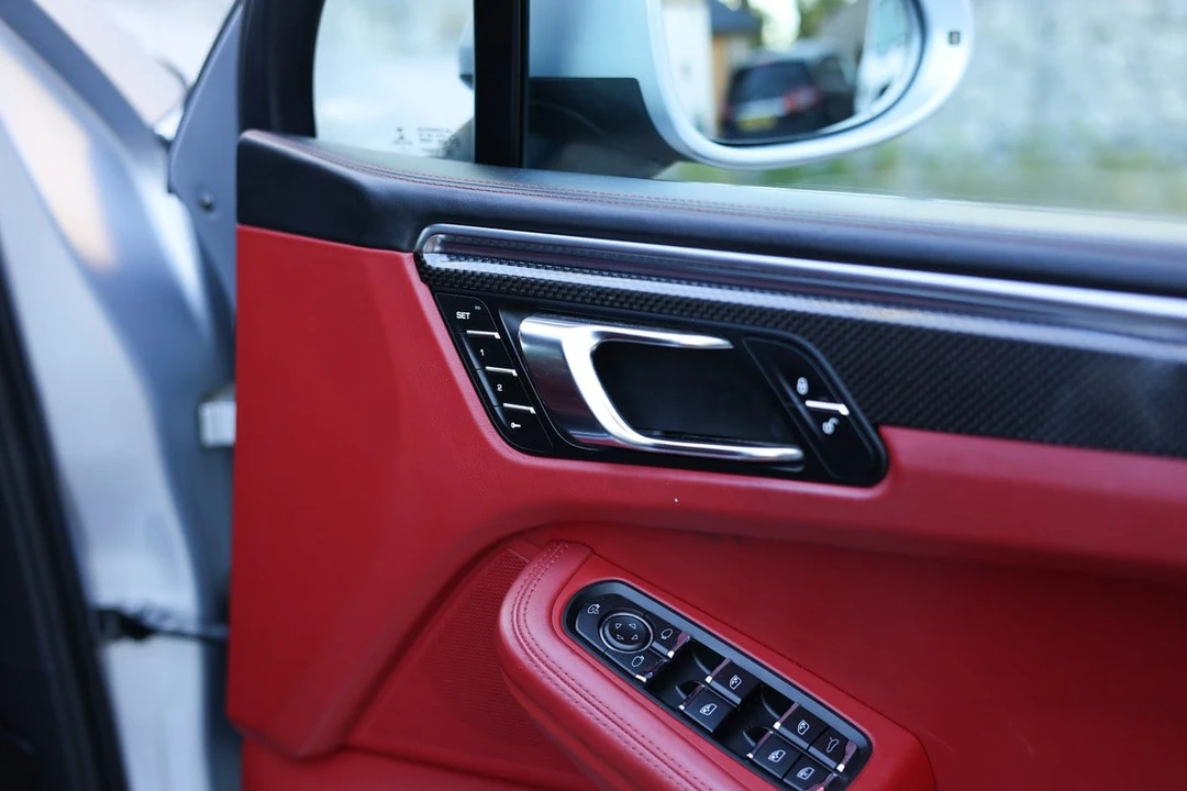 2014 Porsche Macan Turbo - Image 19 of 30