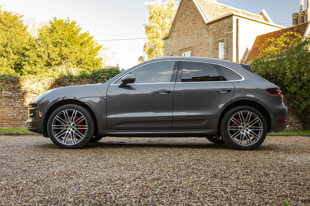 2014 Porsche Macan Turbo - Image 13 of 31