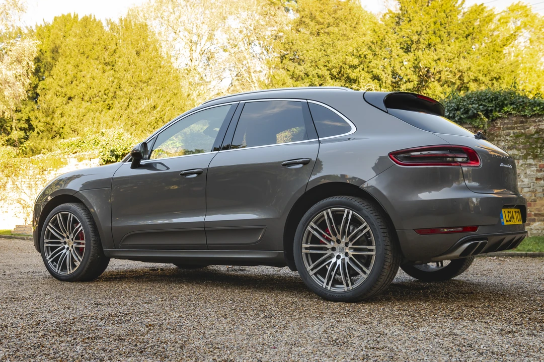 2014 Porsche Macan Turbo - Image 14 of 31
