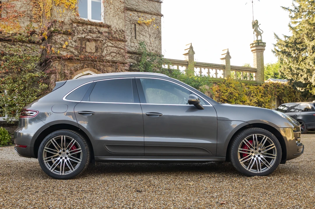 2014 Porsche Macan Turbo - Image 9 of 31