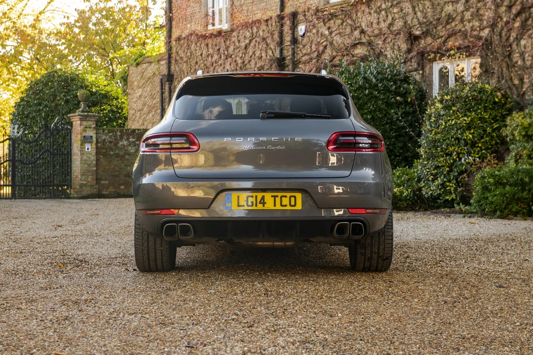 2014 Porsche Macan Turbo - Image 15 of 31