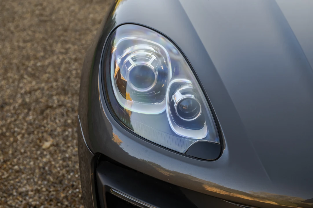 2014 Porsche Macan Turbo - Image 25 of 31