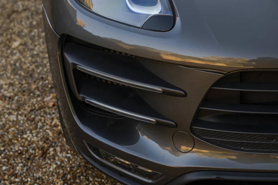 2014 Porsche Macan Turbo - Image 26 of 31