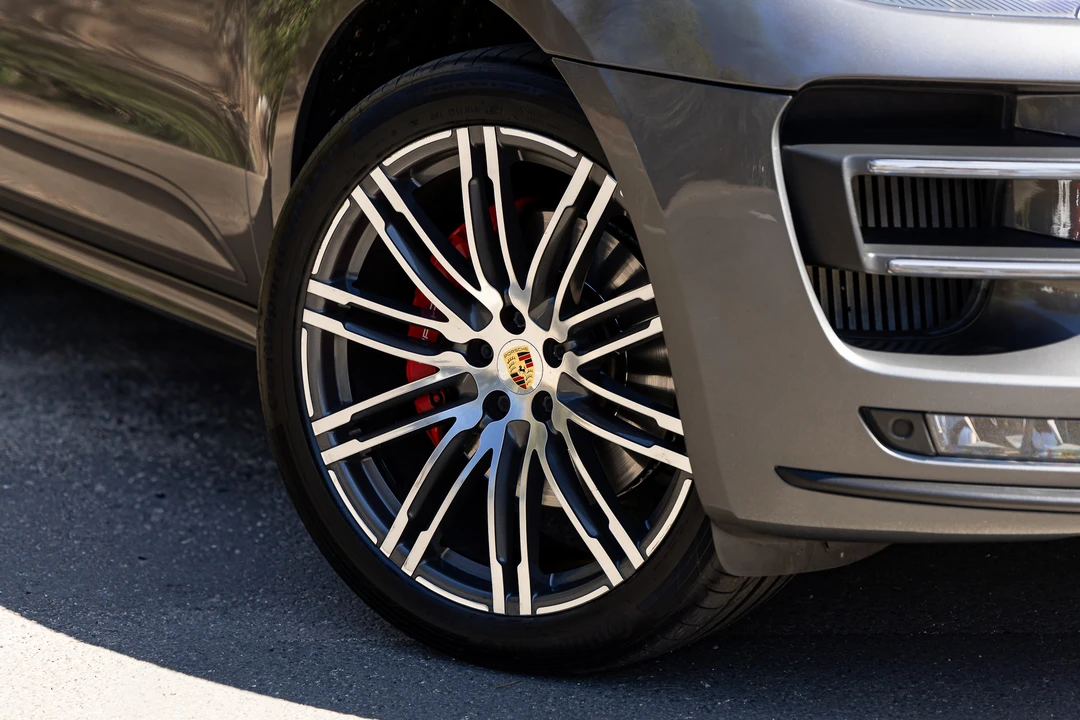 2014 Porsche Macan Turbo - Image 20 of 31