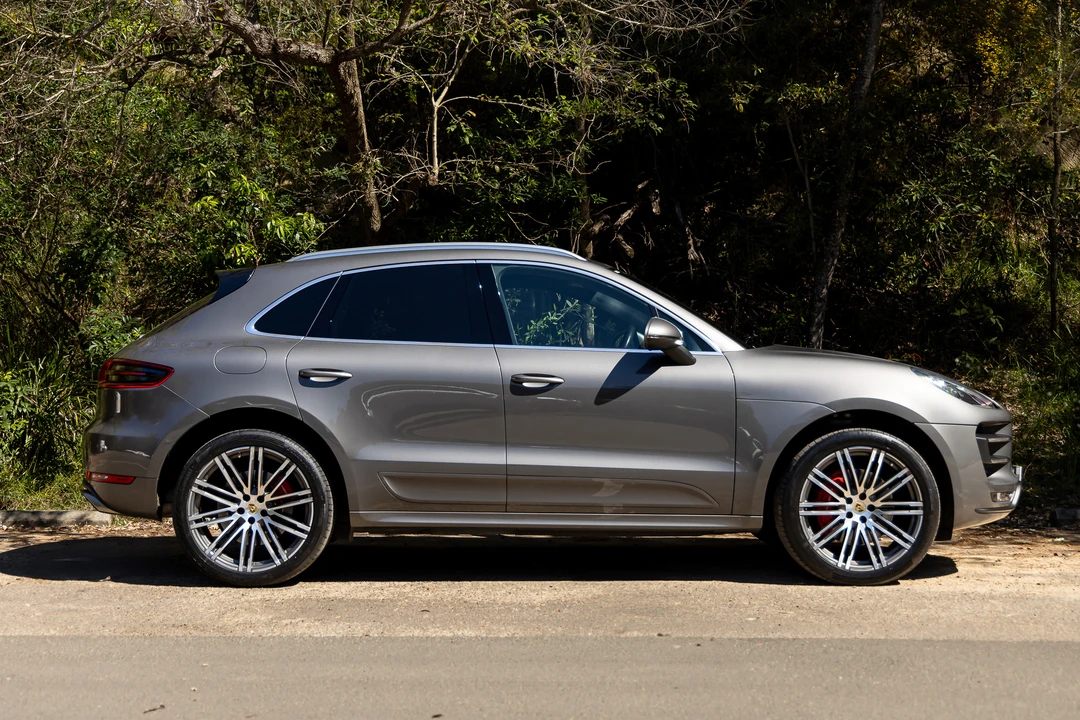 2014 Porsche Macan Turbo - Image 16 of 31